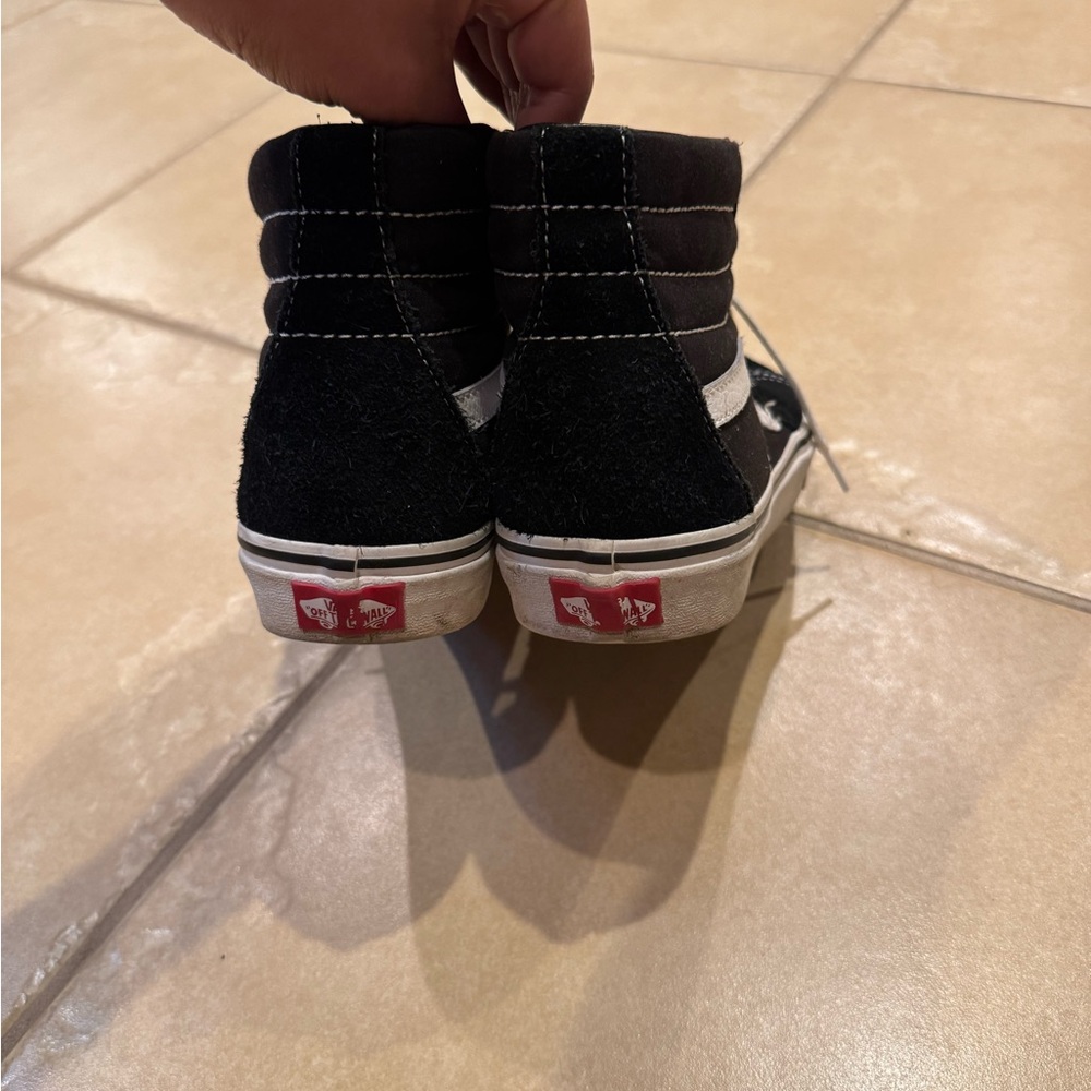 Vans High Top Classic Black/White Skateboard Shoes - Picture 3 of 5